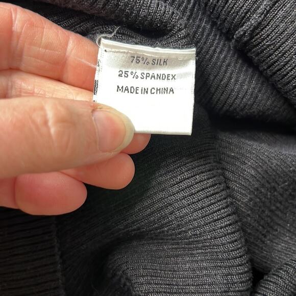 Women’s Emanuel Ungaro cap sleep deep v neck ribbed sweater size medium - Picture 7 of 8